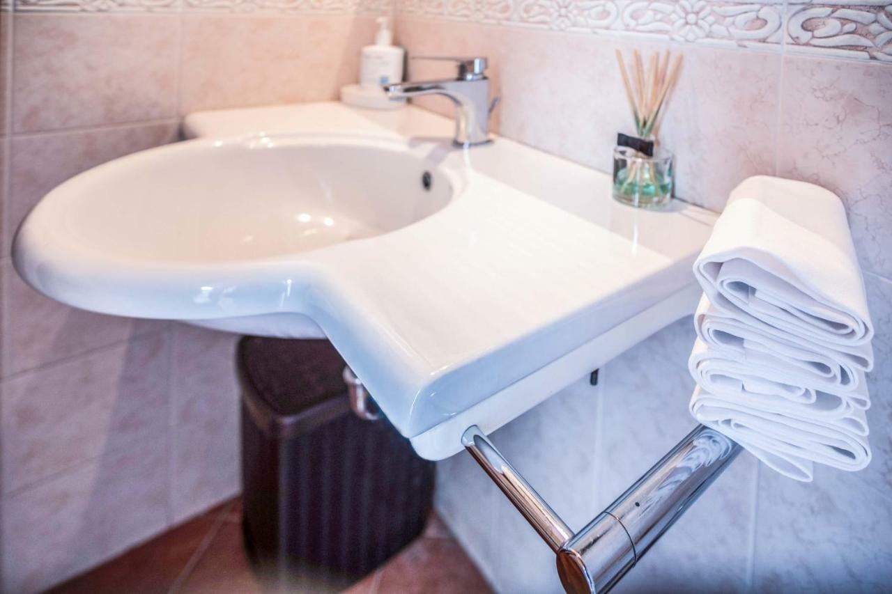 Amore Rentals - Maison Palazzo Correale Sorrento Esterno foto